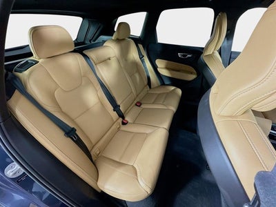 2023 Volvo XC60 Ultimate Bright Theme