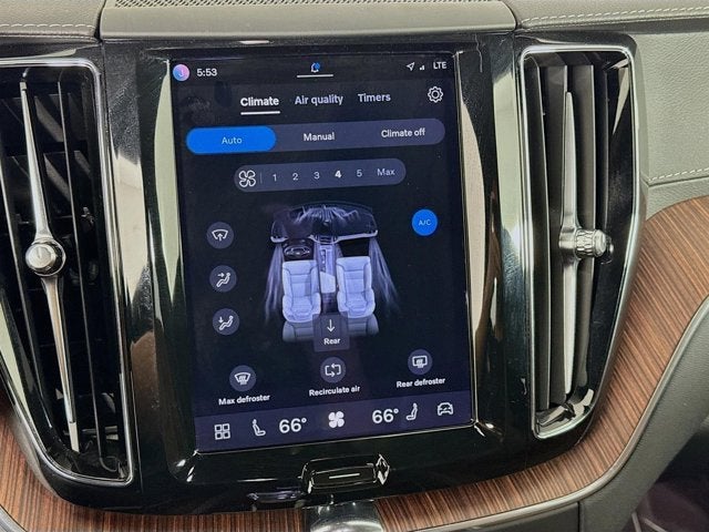 2023 Volvo XC60 Ultimate Bright Theme