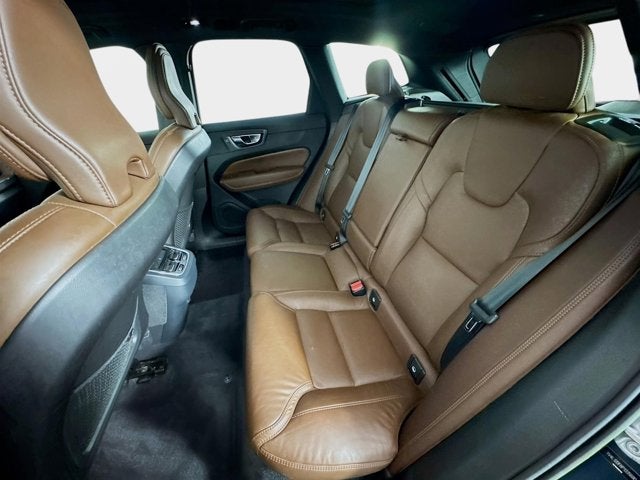 2023 Volvo XC60 Ultimate Bright Theme