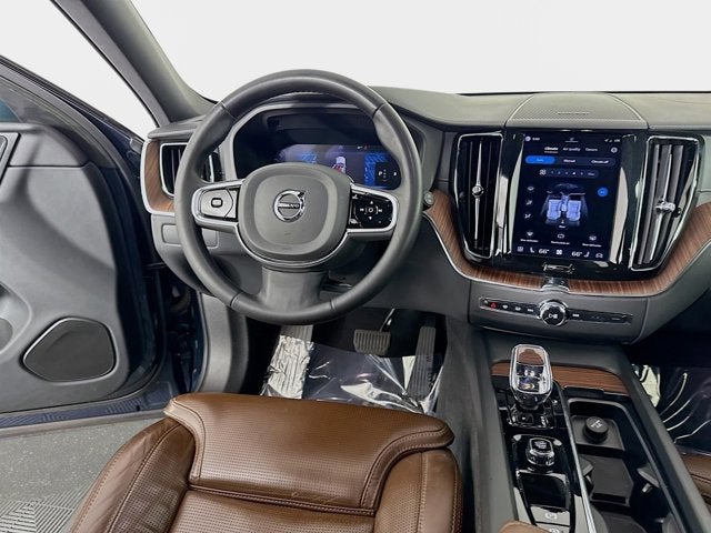 2023 Volvo XC60 Ultimate Bright Theme
