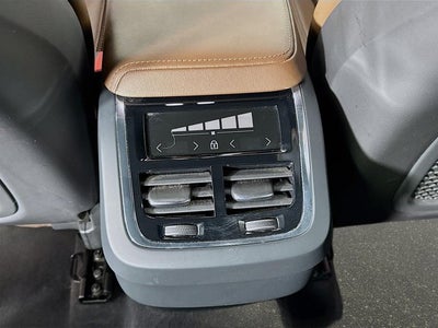 2023 Volvo XC60 Ultimate Bright Theme