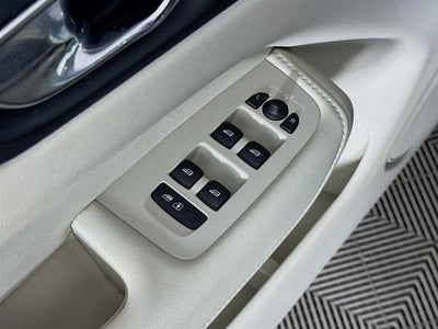 2023 Volvo XC60 Ultimate Bright Theme