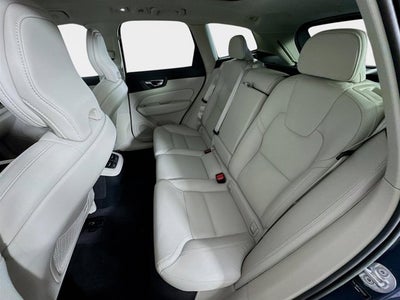 2023 Volvo XC60 Ultimate Bright Theme