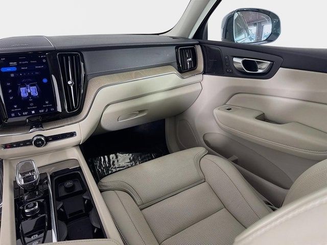 2023 Volvo XC60 Ultimate Bright Theme