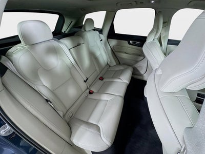 2023 Volvo XC60 Ultimate Bright Theme
