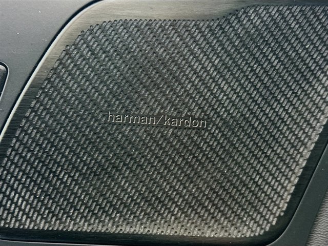 2023 Volvo XC60 Plus Dark Theme