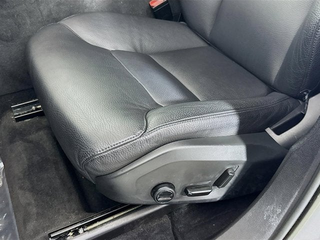 2023 Volvo XC60 Plus Dark Theme