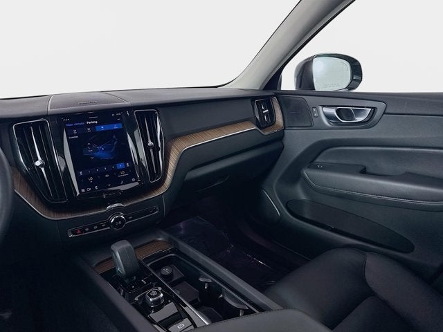 2023 Volvo XC60 Plus Dark Theme