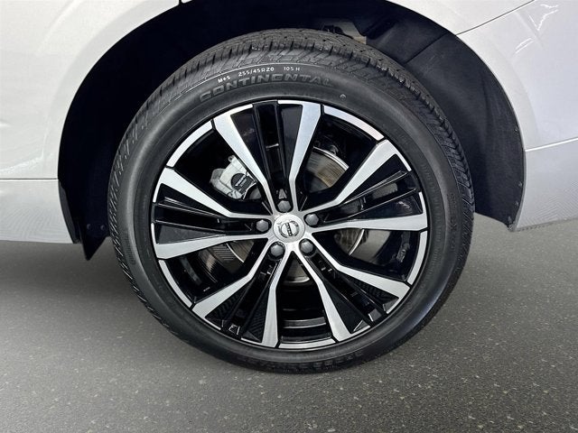 2023 Volvo XC60 Plus Dark Theme