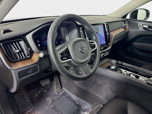 2023 Volvo XC60 Plus Dark Theme