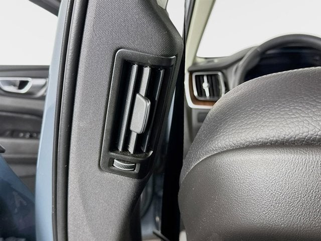 2023 Volvo XC60 Plus Dark Theme