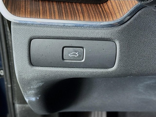 2023 Volvo XC60 Ultimate Dark Theme