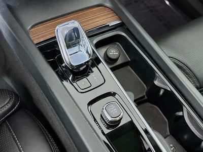 2023 Volvo XC60 Ultimate Dark Theme