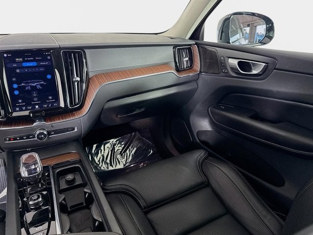 2023 Volvo XC60 Ultimate Dark Theme