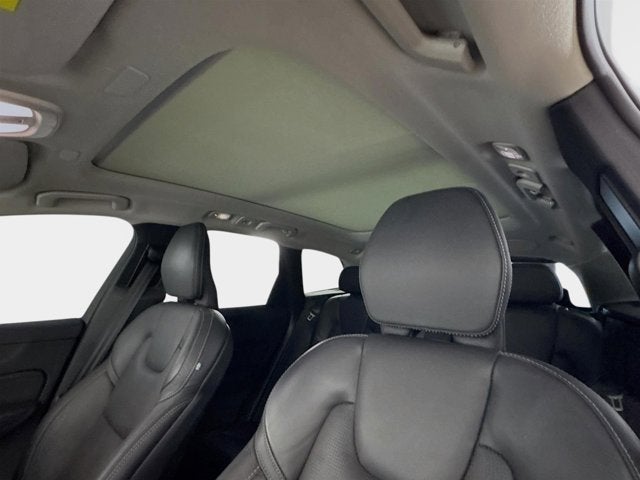 2023 Volvo XC60 Ultimate Bright Theme