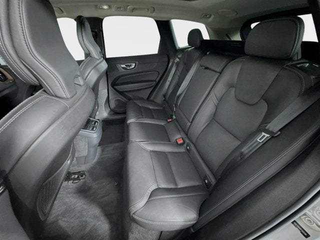 2023 Volvo XC60 Ultimate Bright Theme