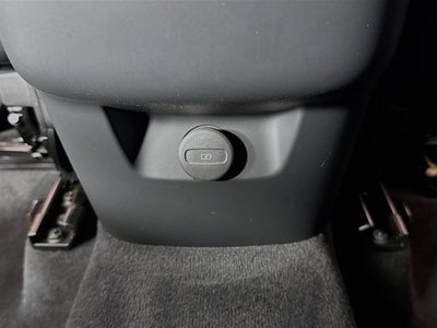 2023 Volvo XC60 Ultimate Bright Theme