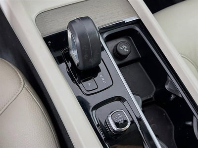 2023 Volvo XC60 Plus Dark Theme
