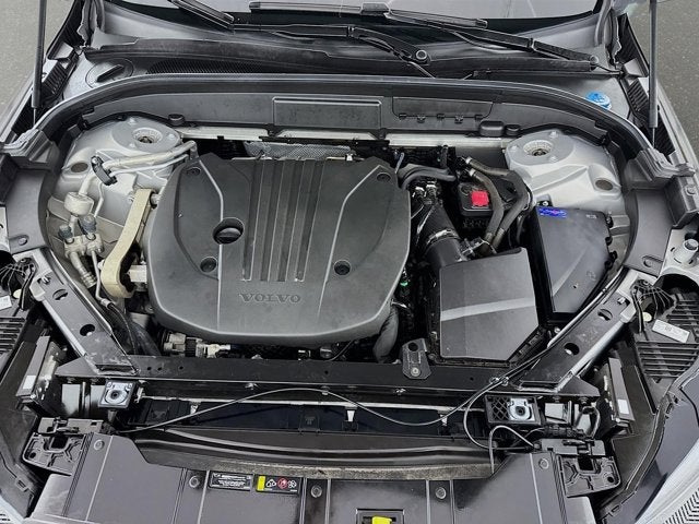 2023 Volvo XC60 Plus Dark Theme