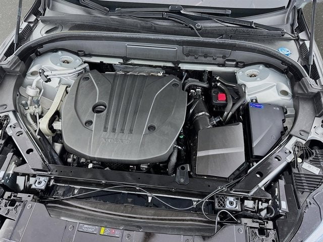 2024 Volvo XC60 Plus Dark Theme