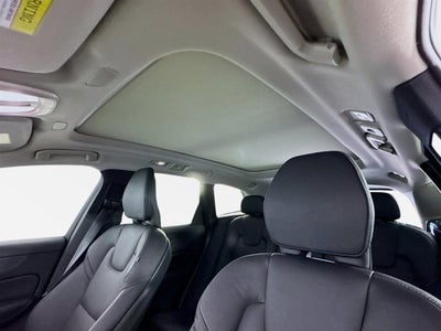 2023 Volvo XC60 Plus Bright Theme