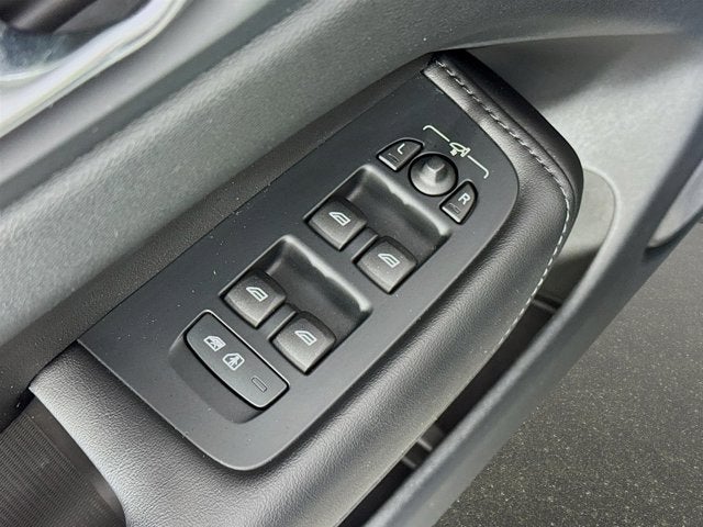 2023 Volvo XC60 Plus Bright Theme