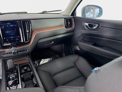 2023 Volvo XC60 Plus Bright Theme