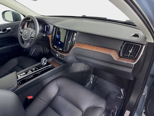 2023 Volvo XC60 Plus Bright Theme
