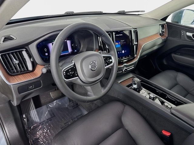 2023 Volvo XC60 Plus Bright Theme