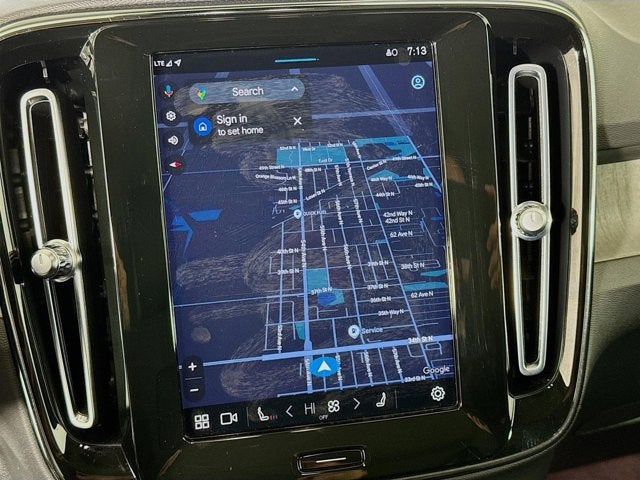 2023 Volvo XC40 Plus Bright Theme