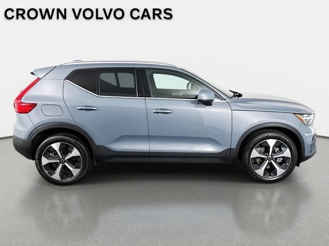 2023 Volvo XC40 Plus Bright Theme