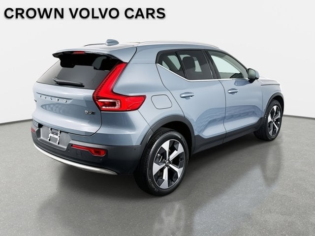 2023 Volvo XC40 Plus Bright Theme