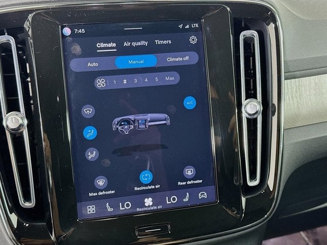 2023 Volvo XC40 Plus Bright Theme