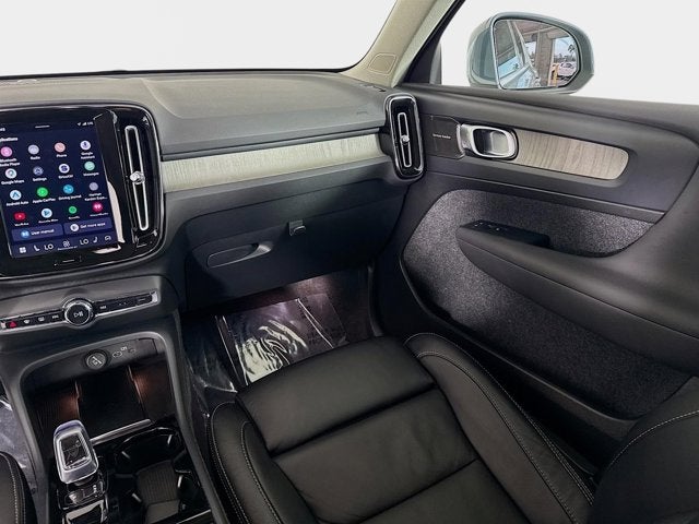 2023 Volvo XC40 Plus Bright Theme