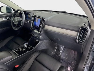 2023 Volvo XC40 Plus Bright Theme