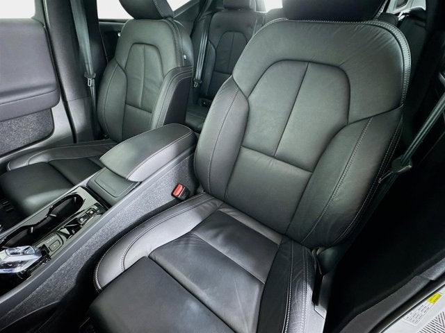 2023 Volvo XC40 Plus Bright Theme