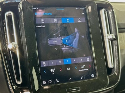 2023 Volvo XC40 Plus Bright Theme