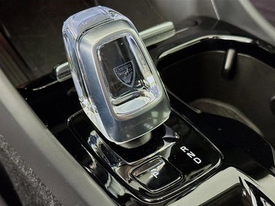 2023 Volvo XC40 Plus Bright Theme