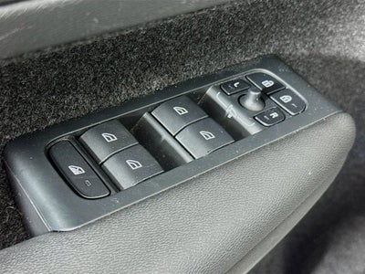 2023 Volvo XC40 Plus Bright Theme