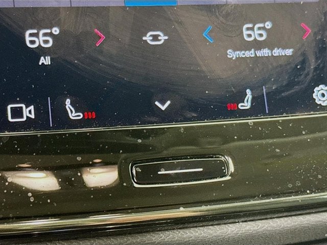 2023 Volvo XC40 Plus Bright Theme