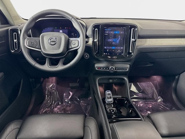 2023 Volvo XC40 Plus Bright Theme