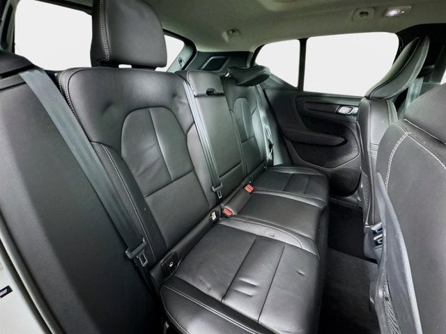 2023 Volvo XC40 Plus Bright Theme