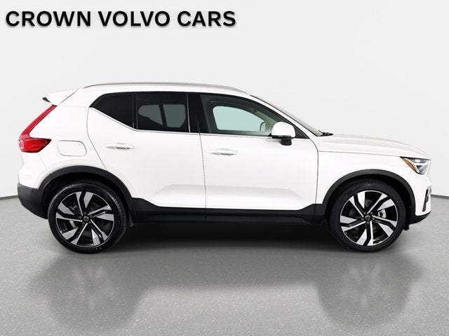 2023 Volvo XC40 Plus Bright Theme