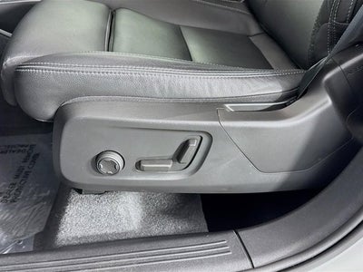 2024 Volvo XC40 Ultimate Bright Theme