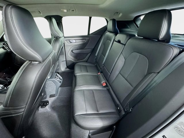 2024 Volvo XC40 Ultimate Bright Theme