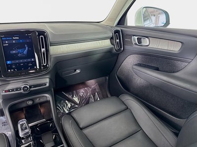 2024 Volvo XC40 Ultimate Bright Theme