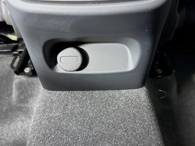 2024 Volvo XC40 Ultimate Bright Theme