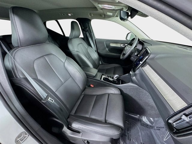 2024 Volvo XC40 Ultimate Bright Theme