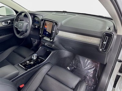 2024 Volvo XC40 Ultimate Bright Theme