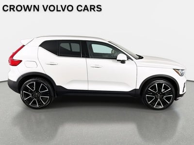 2024 Volvo XC40 Ultimate Bright Theme